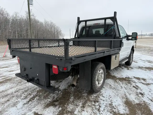 2016 Ford Super Duty F-350 SRW 4X4 - 8 foot deck - Very nice con - Photo 10