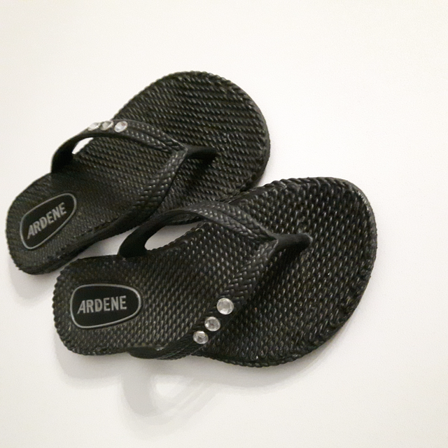 SANDALE NEUVE ARDÈNE NOIRE 3 DÉCOS GOLD CHAQUE GR 6 FEM $10.00 - Photo 2