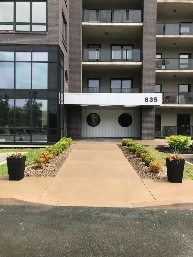 Two Bedroom   Den - Two Bathroom - Available May 1st - Photo 3
