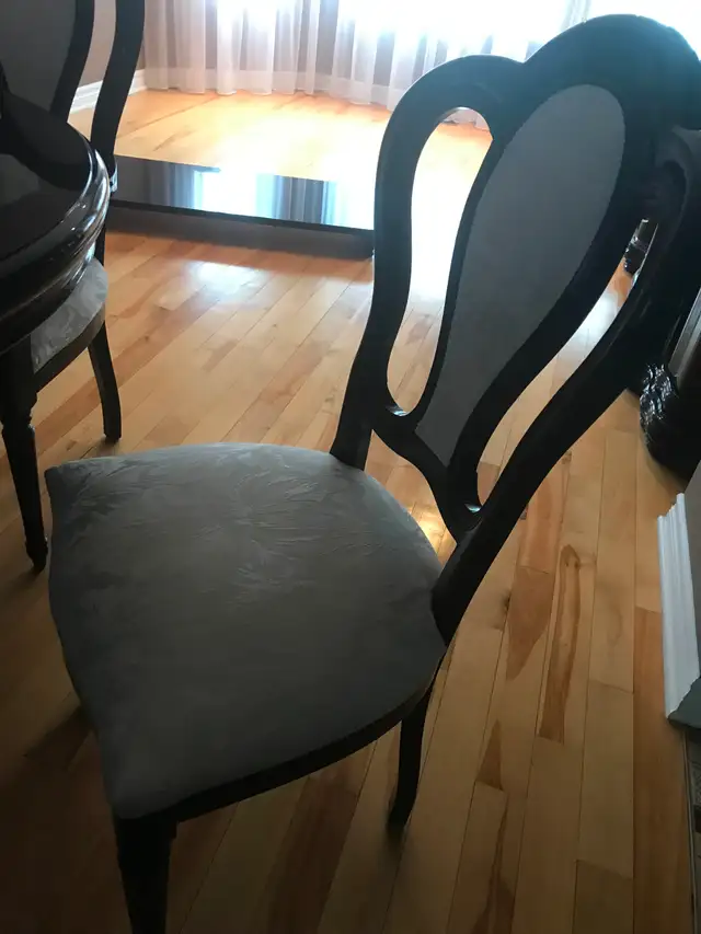 Belle salle à diner à vendre