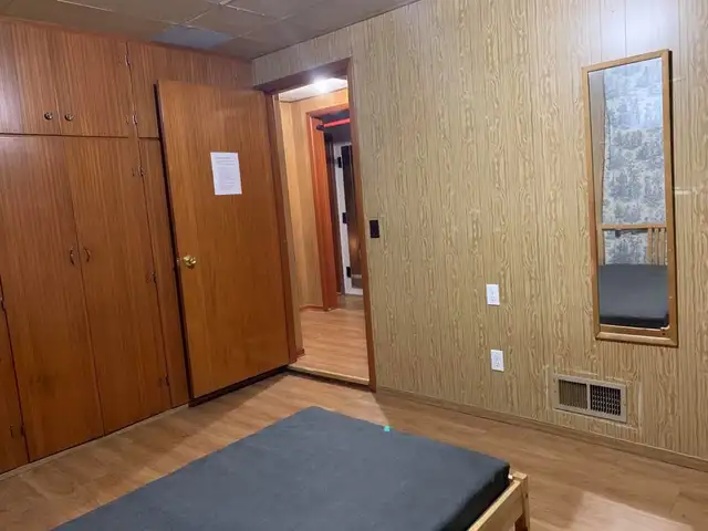 Bedroom for Rent (across Westmount Mall) - Utilities Included - Photo 2