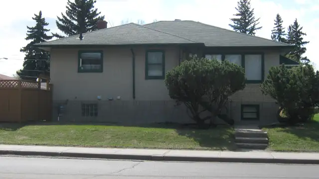 Bedroom for Rent (across Westmount Mall) - Utilities Included - Photo 11