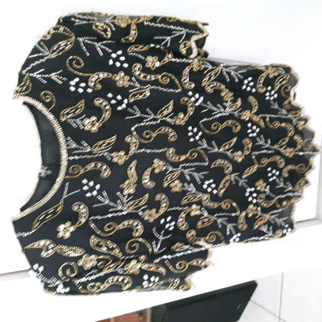 BEAU CHANDAIL NEUF TISSU NOIR ARGENT GR PETIT FEMME: $10.00 - Photo 2