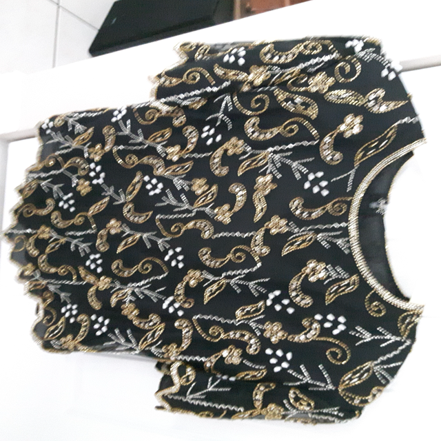 BEAU CHANDAIL NEUF TISSU NOIR ARGENT GR PETIT FEMME: $10.00 - Photo 3