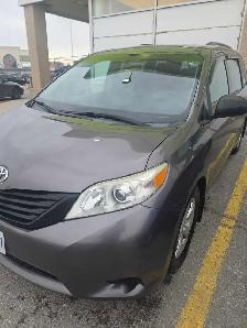 2015 Toyota Sienna FOR SALE - Photo 2