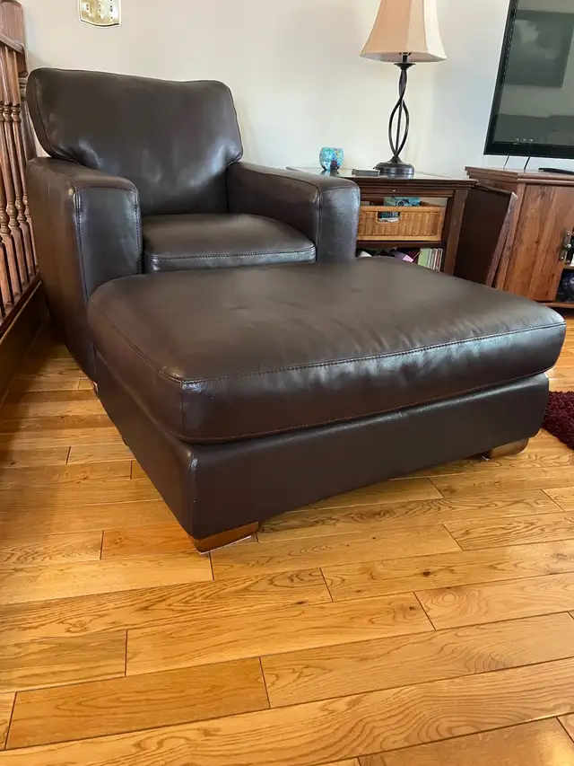 Natuzzi Italian Leather Couch, chair and ottoman - Photo 3