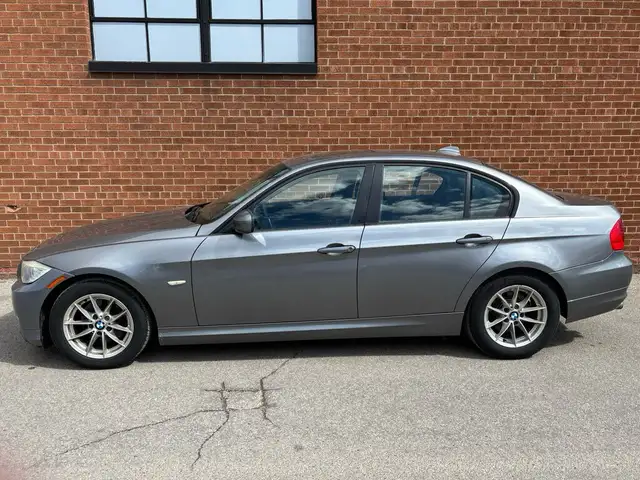 BMW 323i - Photo 2