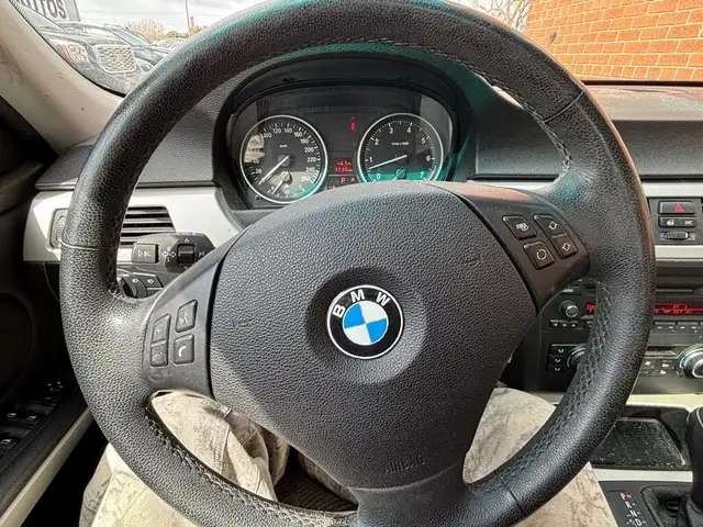 BMW 323i - Photo 4