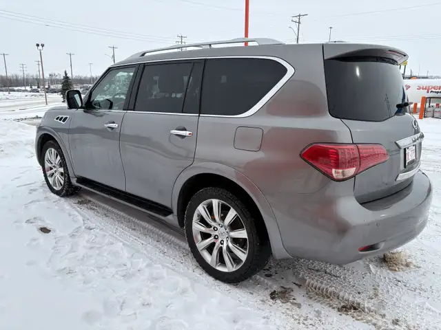 Infiniti QX56 - Photo 2