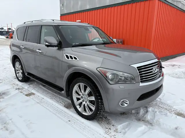 Infiniti QX56 - Photo 3