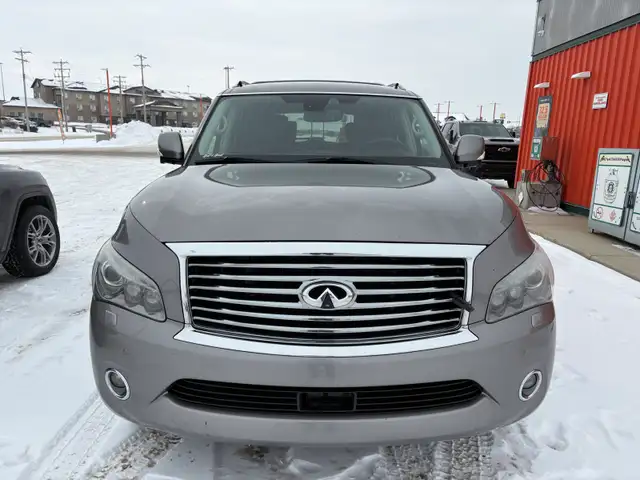 Infiniti QX56 - Photo 4