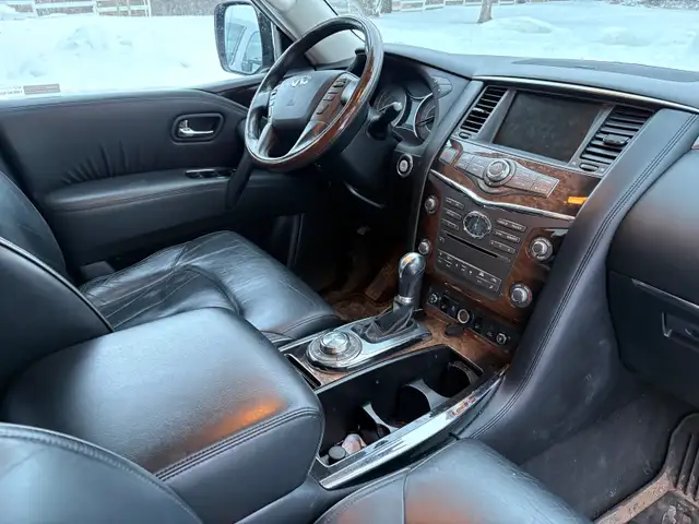 Infiniti QX56 - Photo 7