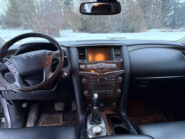 Infiniti QX56 - Photo 8