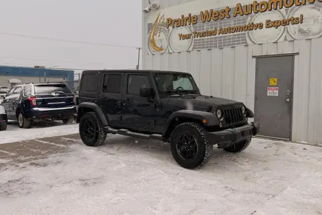 2017 Jeep Wrangler Unlimited 4WD - No Reported Accidents - Photo 3
