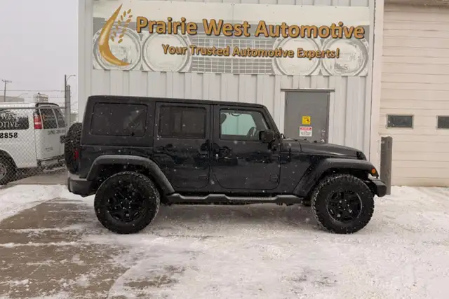 2017 Jeep Wrangler Unlimited 4WD - No Reported Accidents - Photo 4