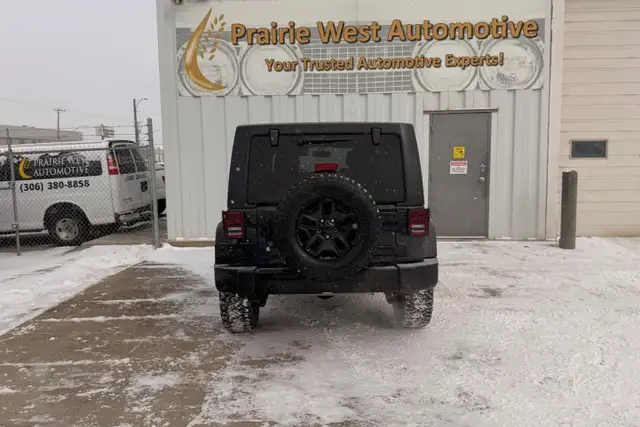 2017 Jeep Wrangler Unlimited 4WD - No Reported Accidents - Photo 6
