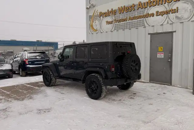 2017 Jeep Wrangler Unlimited 4WD - No Reported Accidents - Photo 7