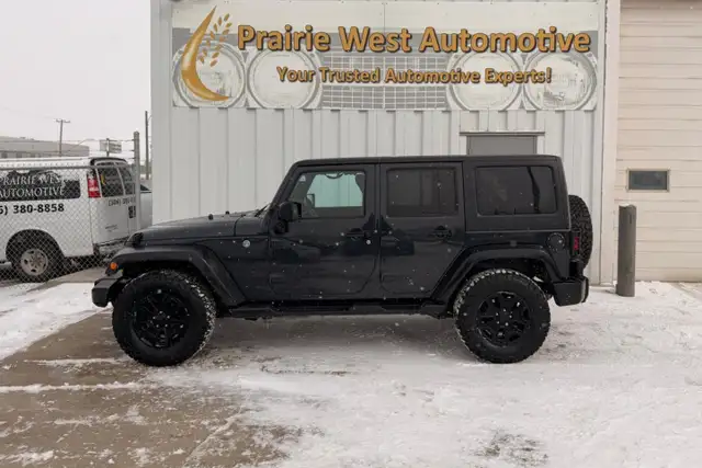 2017 Jeep Wrangler Unlimited 4WD - No Reported Accidents - Photo 8