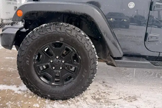 2017 Jeep Wrangler Unlimited 4WD - No Reported Accidents - Photo 10