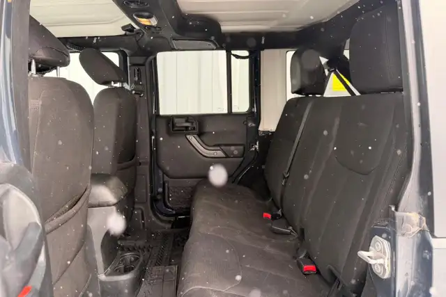 2017 Jeep Wrangler Unlimited 4WD - No Reported Accidents - Photo 13