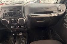 2017 Jeep Wrangler Unlimited 4WD - No Reported Accidents - Photo 18