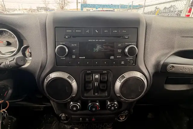 2017 Jeep Wrangler Unlimited 4WD - No Reported Accidents - Photo 19