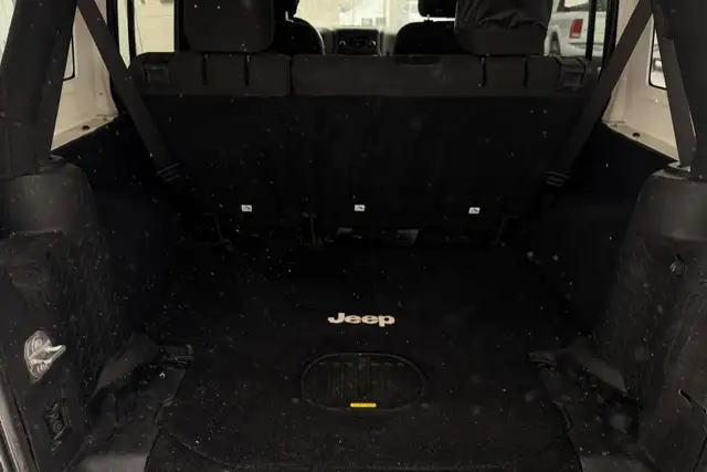 2017 Jeep Wrangler Unlimited 4WD - No Reported Accidents - Photo 20