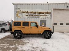 2013 Jeep Wrangler Unlimited Sahara 4WD - No Reported Accidents - Photo 4