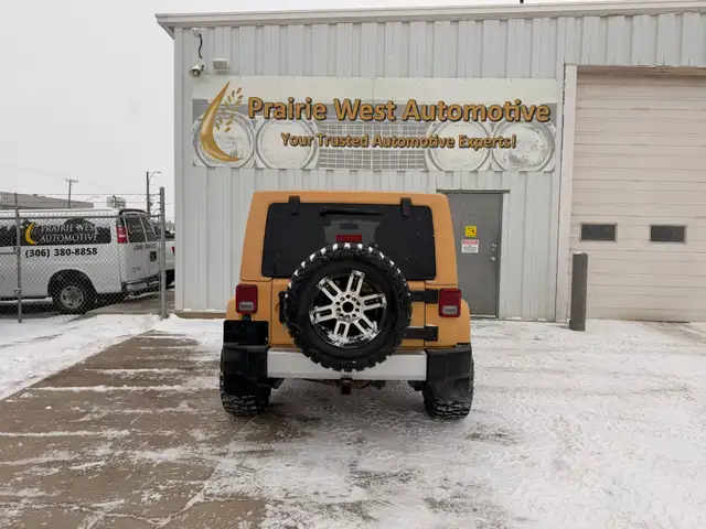 2013 Jeep Wrangler Unlimited Sahara 4WD - No Reported Accidents - Photo 6