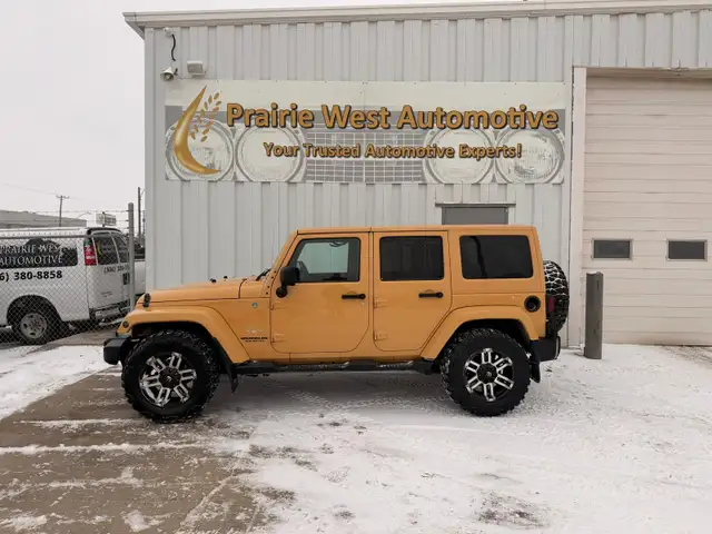 2013 Jeep Wrangler Unlimited Sahara 4WD - No Reported Accidents - Photo 8