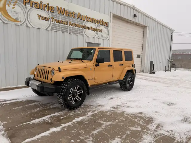 2013 Jeep Wrangler Unlimited Sahara 4WD - No Reported Accidents - Photo 9