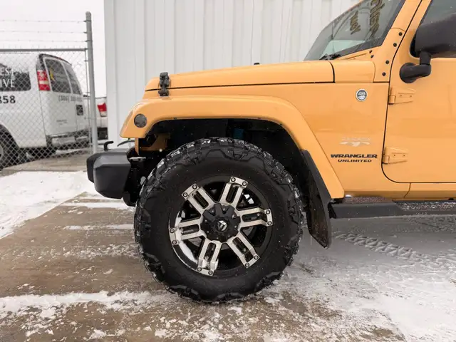 2013 Jeep Wrangler Unlimited Sahara 4WD - No Reported Accidents - Photo 10