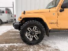 2013 Jeep Wrangler Unlimited Sahara 4WD - No Reported Accidents - Photo 10