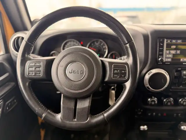 2013 Jeep Wrangler Unlimited Sahara 4WD - No Reported Accidents - Photo 11