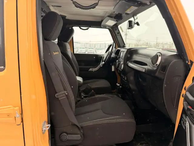 2013 Jeep Wrangler Unlimited Sahara 4WD - No Reported Accidents - Photo 12