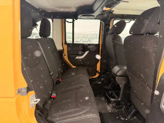 2013 Jeep Wrangler Unlimited Sahara 4WD - No Reported Accidents - Photo 15