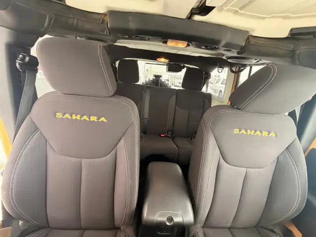 2013 Jeep Wrangler Unlimited Sahara 4WD - No Reported Accidents - Photo 16