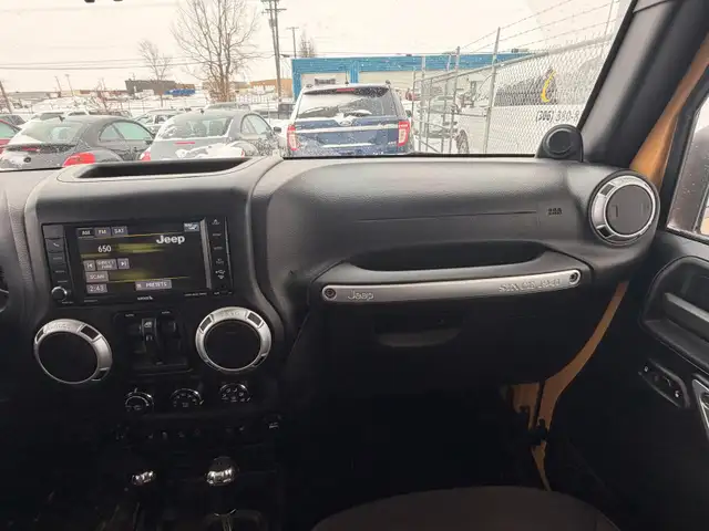 2013 Jeep Wrangler Unlimited Sahara 4WD - No Reported Accidents - Photo 18