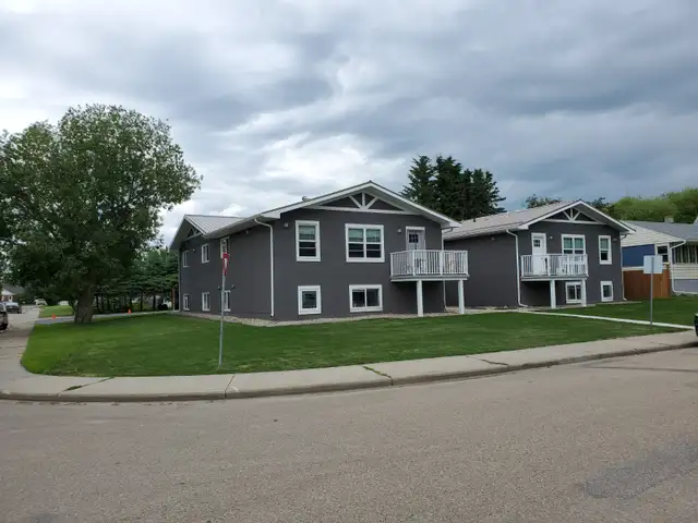 LOOKING FOR THAT SPECIAL SUITE? LOOK NO FURTHER  1BDRM 1 DEN