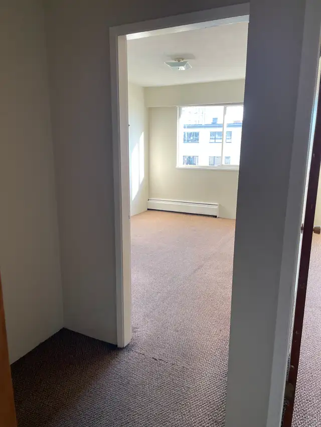 2 BHK near Metrotown - Photo 3