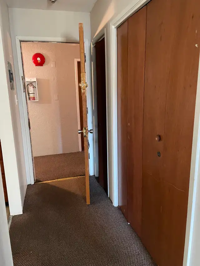 2 BHK near Metrotown - Photo 7