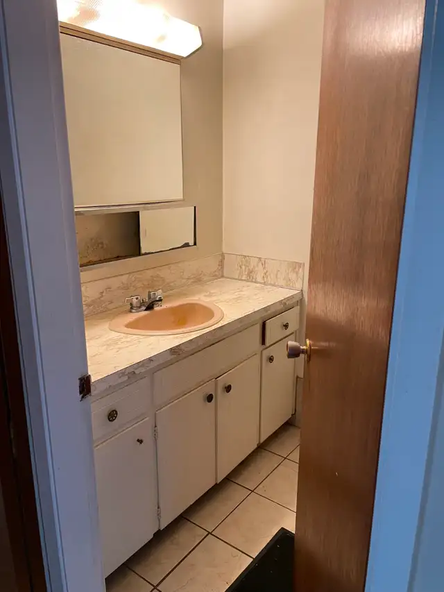 2 BHK near Metrotown - Photo 12