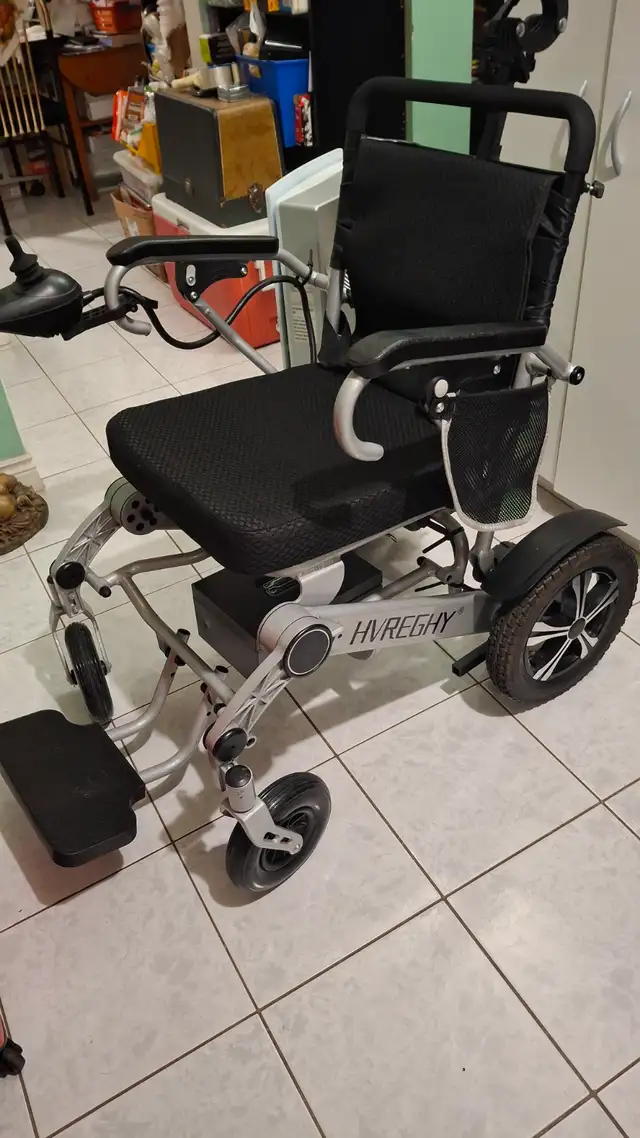 Electric folding wheelchair traveling - Photo 3