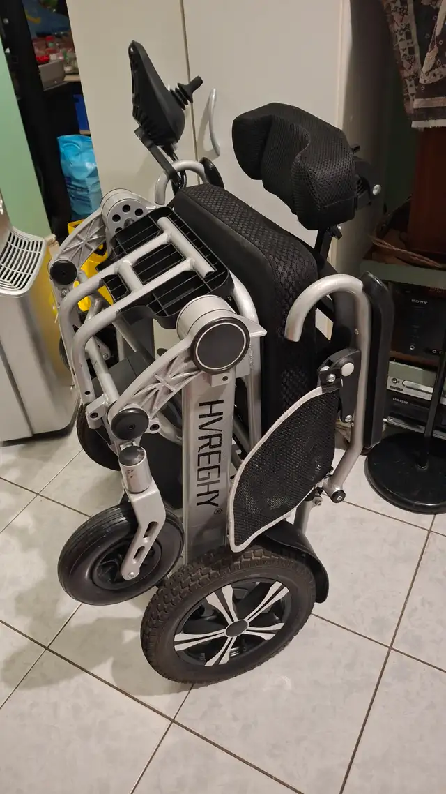 Electric folding wheelchair traveling - Photo 6