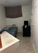 A Cozy Furnished room All-inclusive Leslie & Finch area 1 bus to - Photo 12