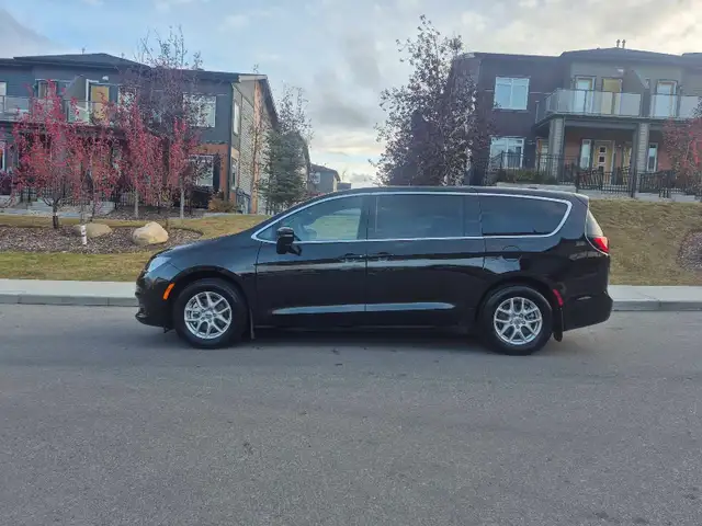 CHRYSLER GRAND CARAVAN SXT 2025