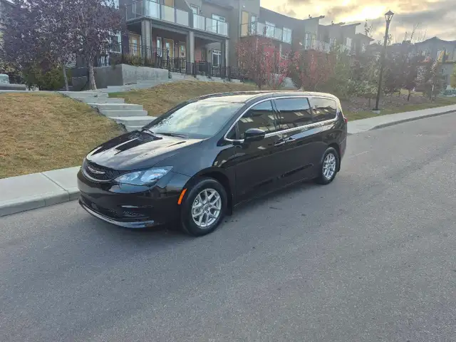 CHRYSLER GRAND CARAVAN SXT 2025 - Photo 2