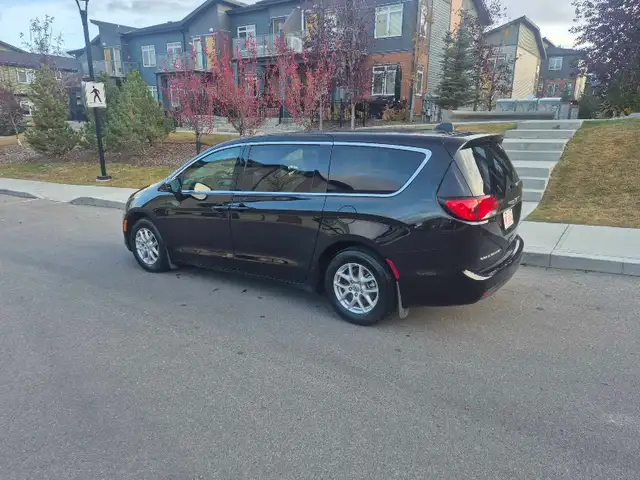 CHRYSLER GRAND CARAVAN SXT 2025 - Photo 4