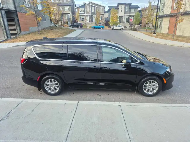 CHRYSLER GRAND CARAVAN SXT 2025 - Photo 5