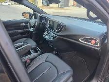 CHRYSLER GRAND CARAVAN SXT 2025 - Photo 8